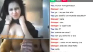 Omegle Girl Without Bra Chatting With Stranger (WATCH 18+)